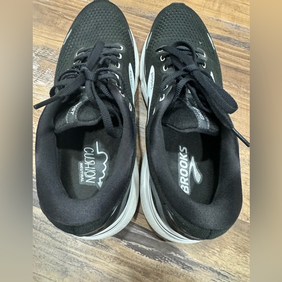 Men’s Brooks Ghost 15 black and white color size 10. - Picture 5 of 8